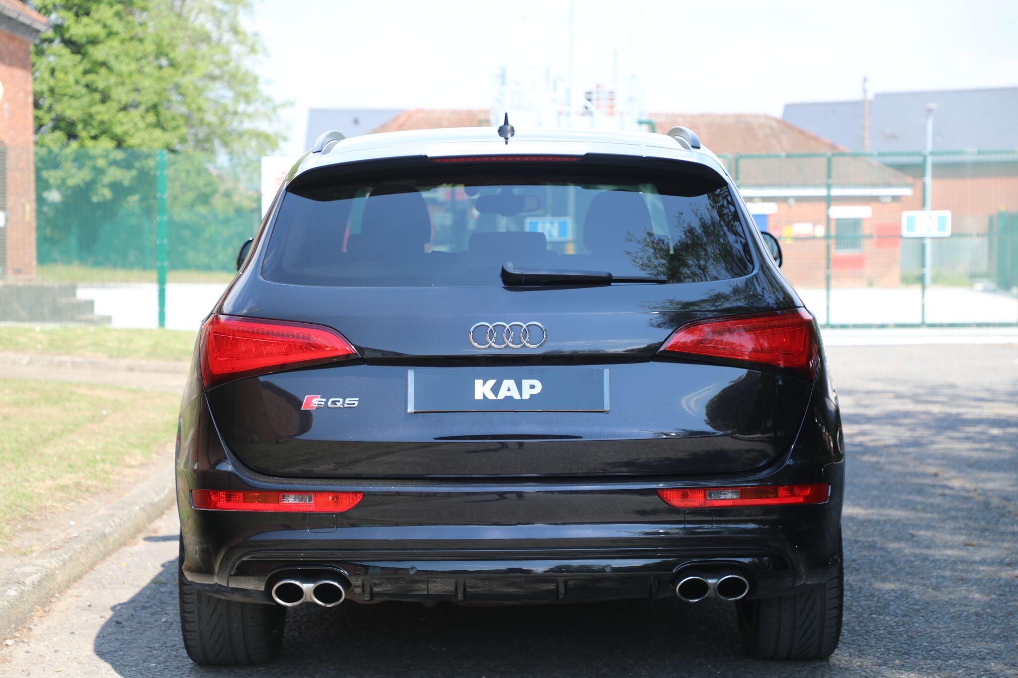 Large vehicle image